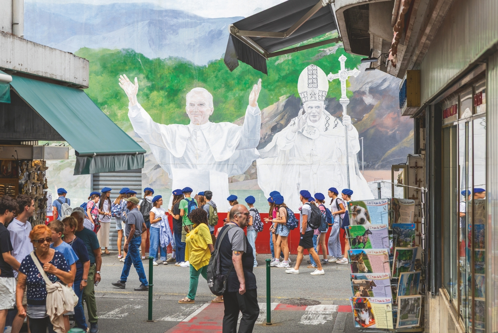 Les travailleurs invisibles de Lourdes